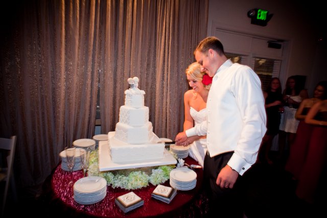 cut cake, nashville wedding, tent, reception, carnton plantation